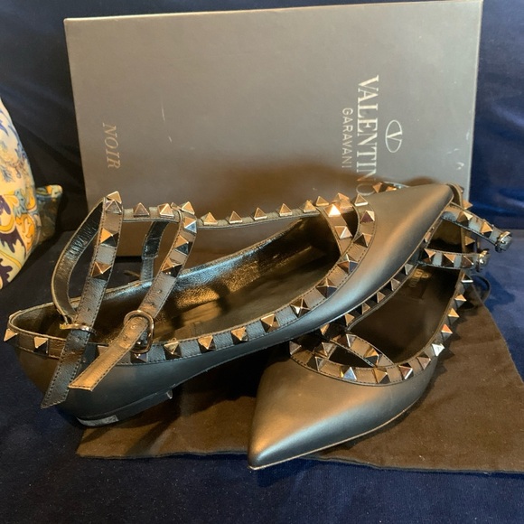 VALENTINO GARAVANI Gunmetal Rockstud Caged Flats Noir leather Flat Size 35 NIB - Picture 2 of 9